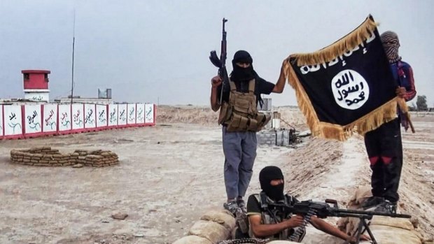 Russian hackers pretended to be Islamic State online  in a hacking attack on French media. 