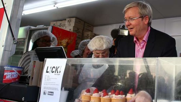Prime Minister Kevin Rudd made stawberry sundaes at the EKKA Brisbane Show on Wednesday.