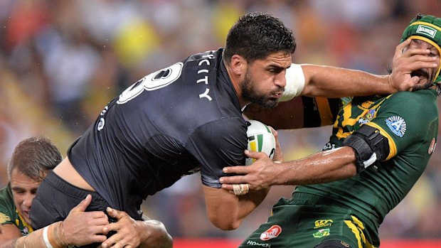 BRISBANE, AUSTRALIA - MAY 03:  Jesse Bromwich of the Kiwis pushes away from Johnathan Thurston of Australia during the Trans-Tasman Test match between the Australia Kangaroos and the New Zealand Kiwis at Suncorp Stadium on May 3, 2015 in Brisbane, Australia.  (Photo by Bradley Kanaris/Getty Images)