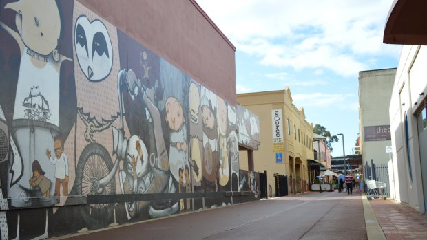 Laneway with mural? Check.