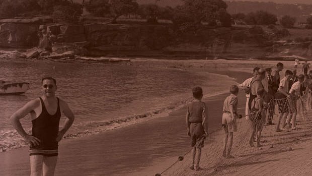 People prepare sharkproof nets on Balmoral Beach in April 1935.