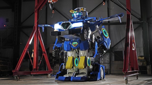 J-deite RIDE from Sansei Technologies, Japan, is a 4-meter tall robot that can transform from a bipedal walking humanoid form (robot mode) to a wheel-driven form (vehicle mode) and back. 