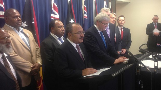 Kevin Rudd with the Prime Minister of Papua New Guinea.