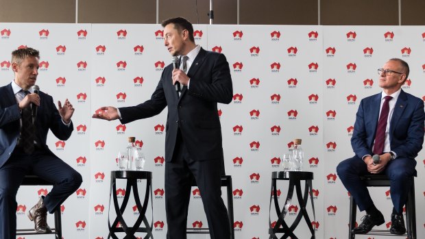 Tesla CEO Elon Musk (centre) and SA Premier Jay Weatherill (right).