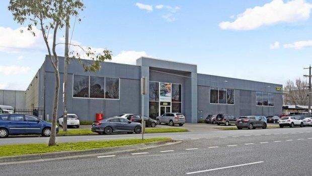 323 Williamstown Road in Port Melbourne has leased.