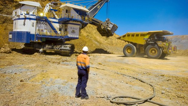 Resource-related investment, which underpinned Australia's most recent economic boom, plunged 11.3 per cent in the quarter.