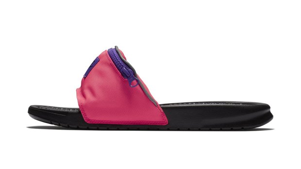 The new Nike pool slides feature a built-in pouch. 