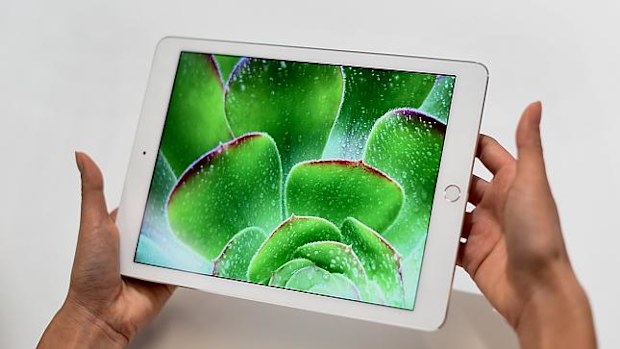 Tablet sales fall off cliff, break ribs