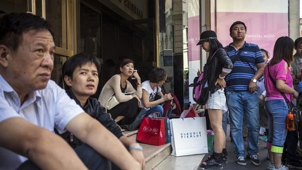 Paris, France, Large Crowd People on Line, Chinese Tourists