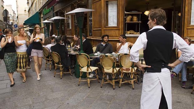 A handbook on friendly service is being distributed to taxi drivers, waiters, hotel managers and sales people in the tourist areas of Paris.