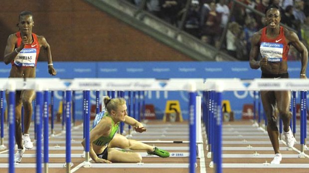 Sally Pearson crashes out of the Diamond League season ending meet in the 100m hurdles in Brussels.