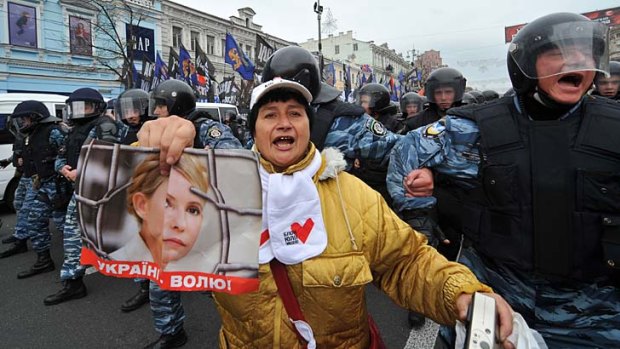 Protest &#8230; police block supporters of Tymoshenko in Kiev.