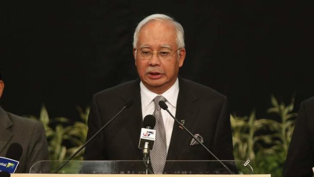 Prime Minister of Malaysia Najib Razak is scheduled to meet MH370 search crews at Pearce RAAF base near Perth on Thursday.