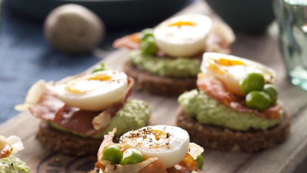 Appetiser ... Crostini with peas, prosciutto and quail egg.
