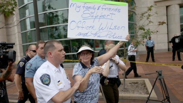 Patty Canter supporting Darren Wilson and police at the St Louis Justice Centre.