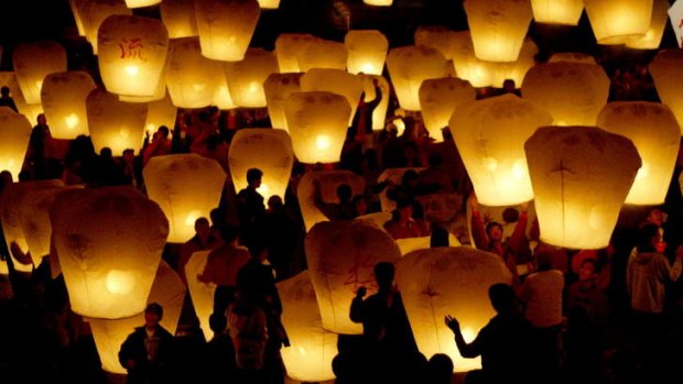 Thousands of sky lanterns are released.