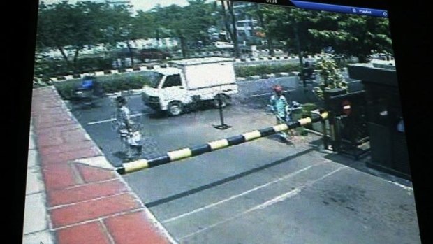 A video grab shows a minivan authorities say was loaded with explosives and responsible for an bombing attack on the Australian embassy in Jakarta.