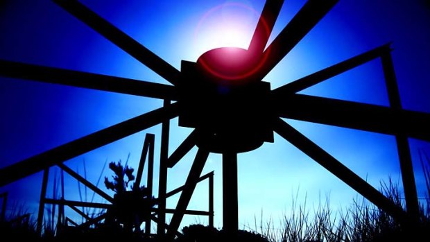 Eye on the sun: The Murchison Widefield Array radio telescope.