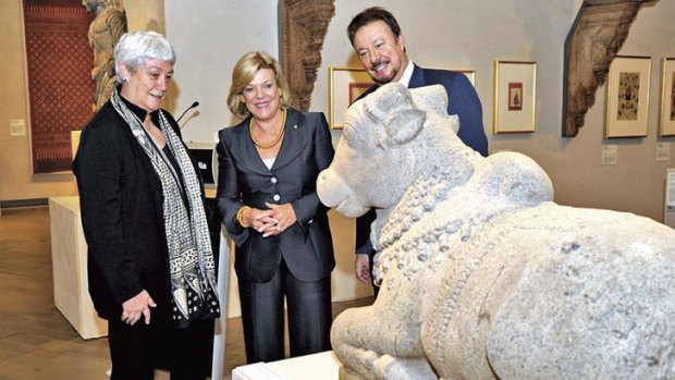 Talking the talk … Radford with Robyn Maxwell (at left), senior curator of Asian art, and Ros Packer, with the nandi that “Ros Packer got for us”, in 2009.