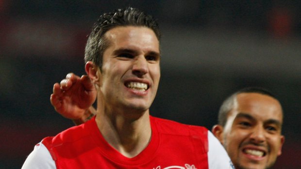 Robin van Persie says he disagrees with Arsenal's management on how to lift the club to its glory days.
