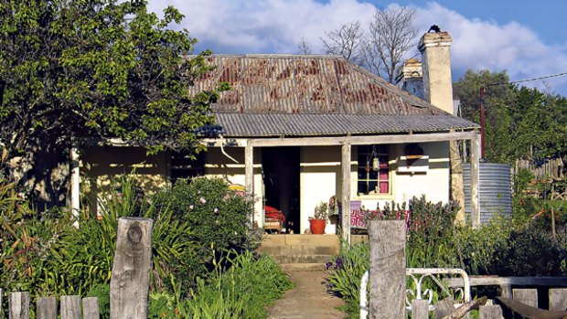 Country canvas ... a Hill End cottage.