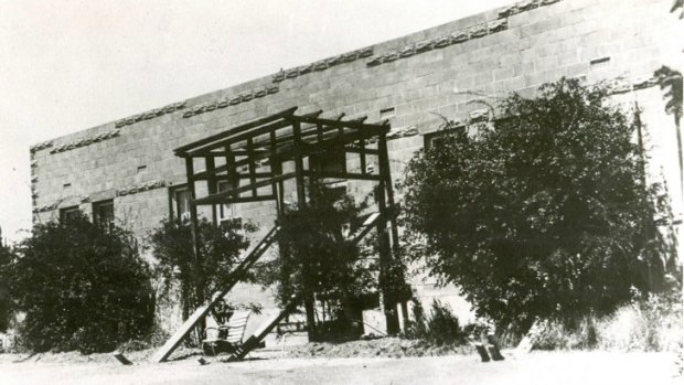 Cranleigh, the home of General Legge that once stood in present day Belconnen. The wooden supports were needed after an earth tremor.