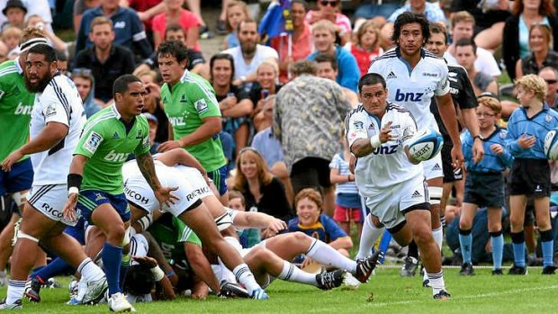 Piri Weepu of the Blues passes as the Auckland-based side keep up their strong pre-season form with victory over the Highlanders.
