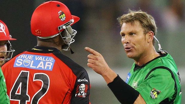Shane Warne (R) of the Melbourne Stars shares a heated exchange with Marlon Samuels of the Melbourne Renegades.