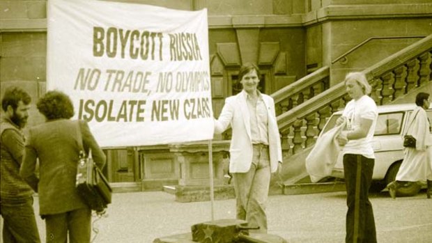 Sign of the times ... a rally in Sydney supporting sending athletes to the Moscow Olympics in 1980 was disrupted by this protester.