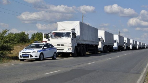 The Russian humanitarian convoy approaches the Donetsk-Izvarino Customs control checkpoint.