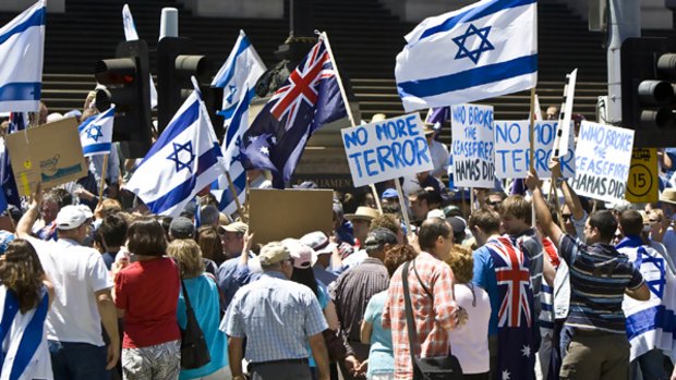 Supporters of Israel's invasion of Gaza gather on the steps of Victorian Parliament.