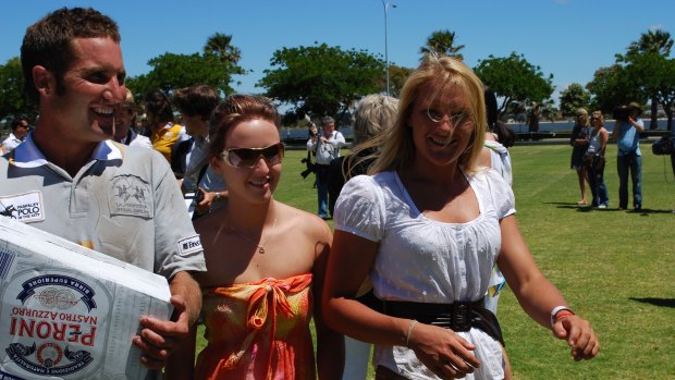 Farmer Ralph Lyster with contestants Siri Spranz and Courtney Andrews.