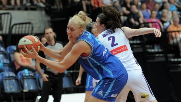 Canberra Capitals forward Abby Bishop is ready to shoulder the extra workload until Lauren Jackson returns.