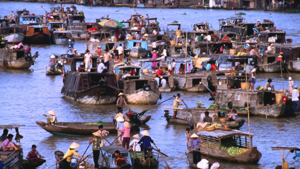 Traffic island ... bustling trade at Cai Rang floating market.
