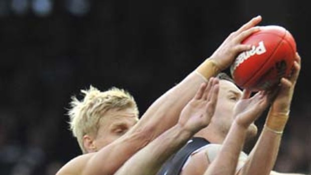 St Kilda captain Nick Riewoldt takes a strong pack mark in the middle of three Magpies.