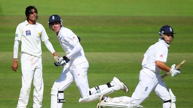 Stuart Broad and Jonathan Trott take a single during their world record stand of 332.