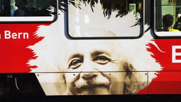 Einstein factor: A commemorative tram in Bern.
