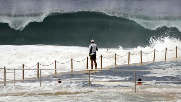 Wind, wave warning: Fishermen, boaties and swimmers should take care at the coast this weekend (file).