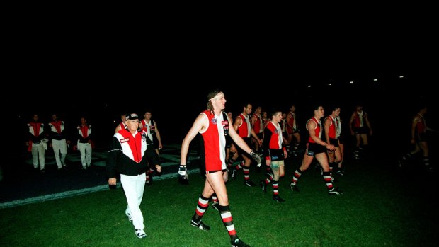 St.  Kilda and Essendon.  Photo by IAN KENINS.