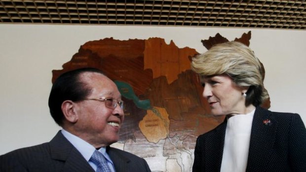 Foreign Minister Julie Bishop with her Cambodian counterpart Hor Namhong.