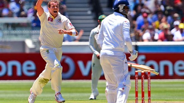 Spearhead ... Peter Siddle  celebrates dismissing Sri Lankan batsman Angelo Mathews during the second Test at the MCG.