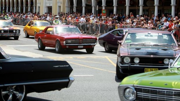 Start your engines: Spectators line Northbourne Avenue, Canberra, for the annual Summernats Citycruise of competitors.