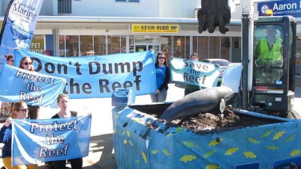 Barrier Reef protesters rally outside PM's office