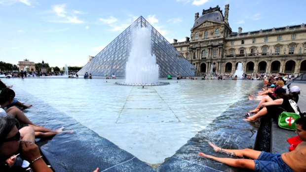 Tourists and locals are turning to Paris's fountains to beat the heat.