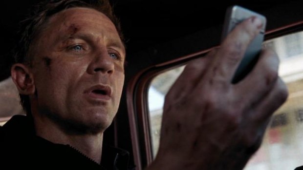 Daniel Craig holding a phone in <i>Quantum of Solace</i>.