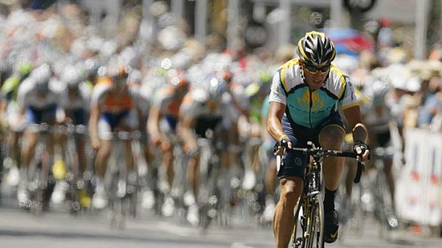 Lance Armstrong rides in the sixth and final stage of the Tour Down Under in Adelaide on January 25, 2009.