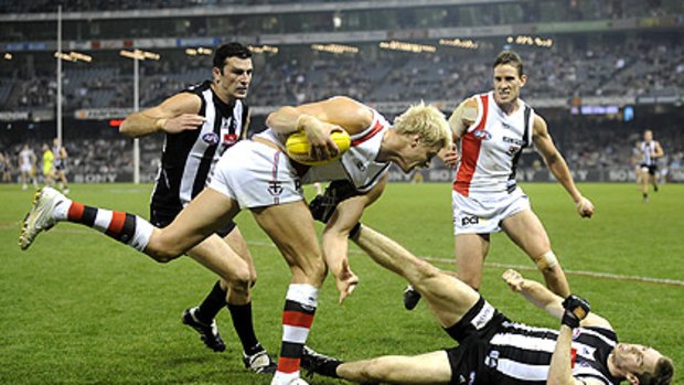 Nick Riewoldt menaces Collingwood in Round 7 last year.