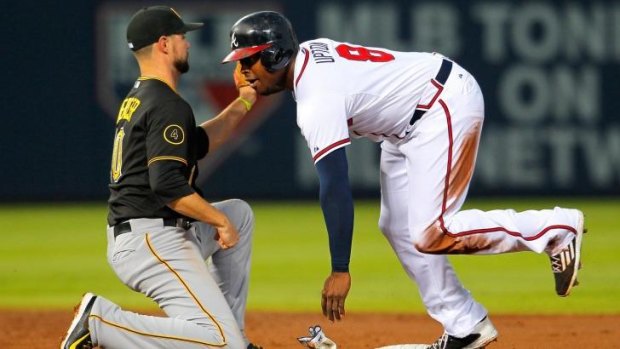 Braves' Justin Upton is caught trying to steal second base by Jordy Mercer.