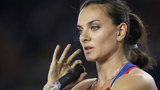 Russia's pole vault queen Yelena Isinbayeva is the latest star to fail at the World Athletics Championships.