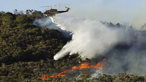 Bushfire on Barrenjoey Headland at Palm Beach had cut off access to the lighthouse.